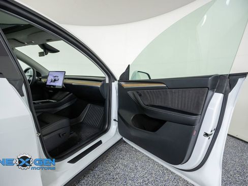 Used 2024 Tesla Model Y Performance AWD/4WD image 38