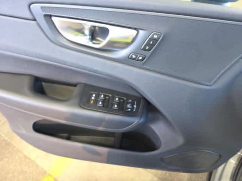 Used 2025 Volvo XC60 B5 Plus image 9