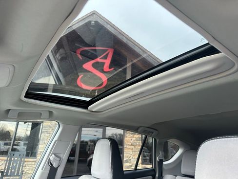 Used 2017 Toyota RAV4 XLE image 18