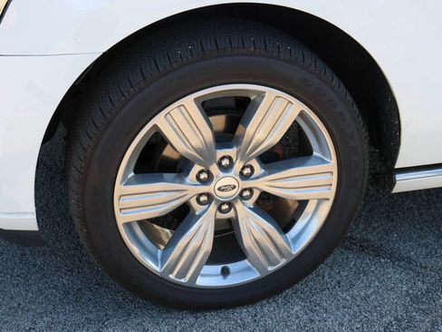 Used 2023 Ford Expedition Platinum AWD/4WD image 7