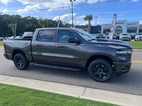 New 2026 RAM 1500 Express AWD/4WD image 3