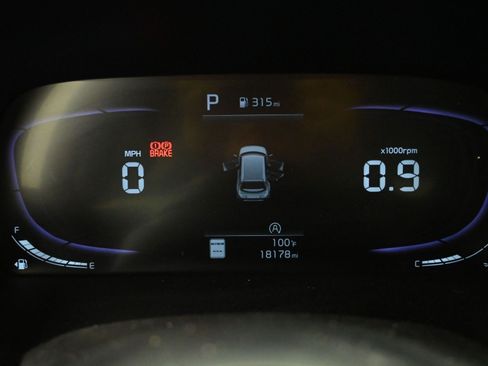 Used 2025 Kia Soul LX w/ LX Technology Package FWD image 16