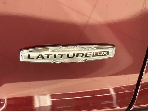 Used 2021 Jeep Cherokee Latitude Lux w/ Comfort/Convenience Group AWD/4WD image 12