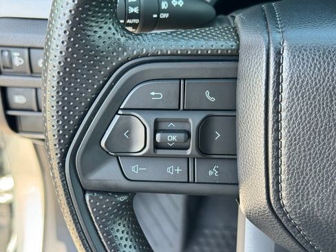 Used 2025 Toyota Tacoma SR5 AWD/4WD image 16