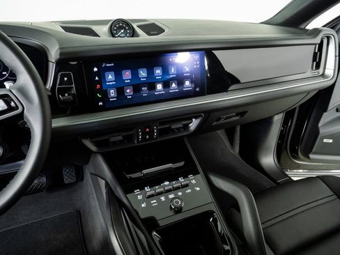 New 2026 Porsche Cayenne Base image 13