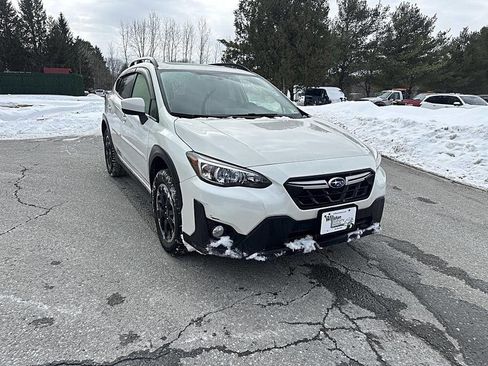 Used 2022 Subaru Crosstrek 2.0i Premium w/ Moonroof Package image 7