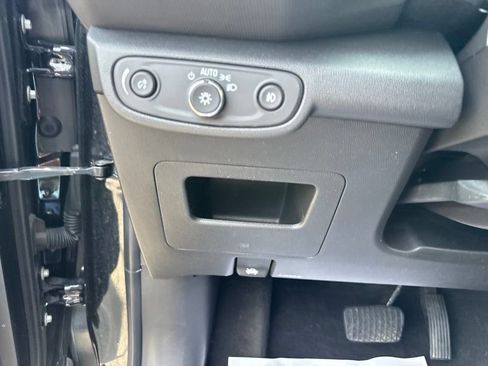Used 2021 Chevrolet TrailBlazer ACTIV w/ Technology Package FWD image 35