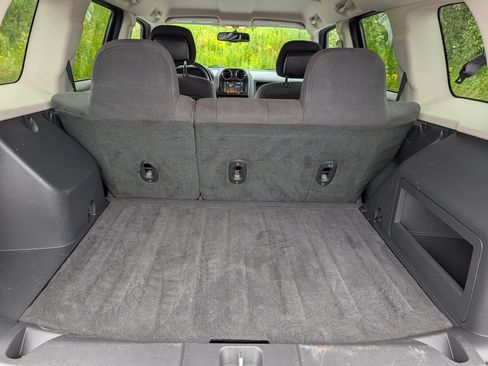 Used 2014 Jeep Patriot Latitude AWD/4WD image 18