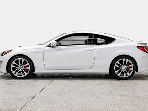 Used 2013 Hyundai Genesis 3.8 RWD image 9