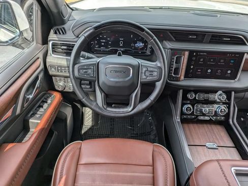 Used 2023 GMC Yukon XL Denali Ultimate AWD/4WD image 18