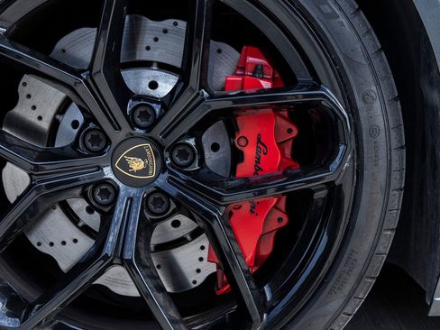 Used 2019 Lamborghini Huracan LP 580-2 RWD image 16