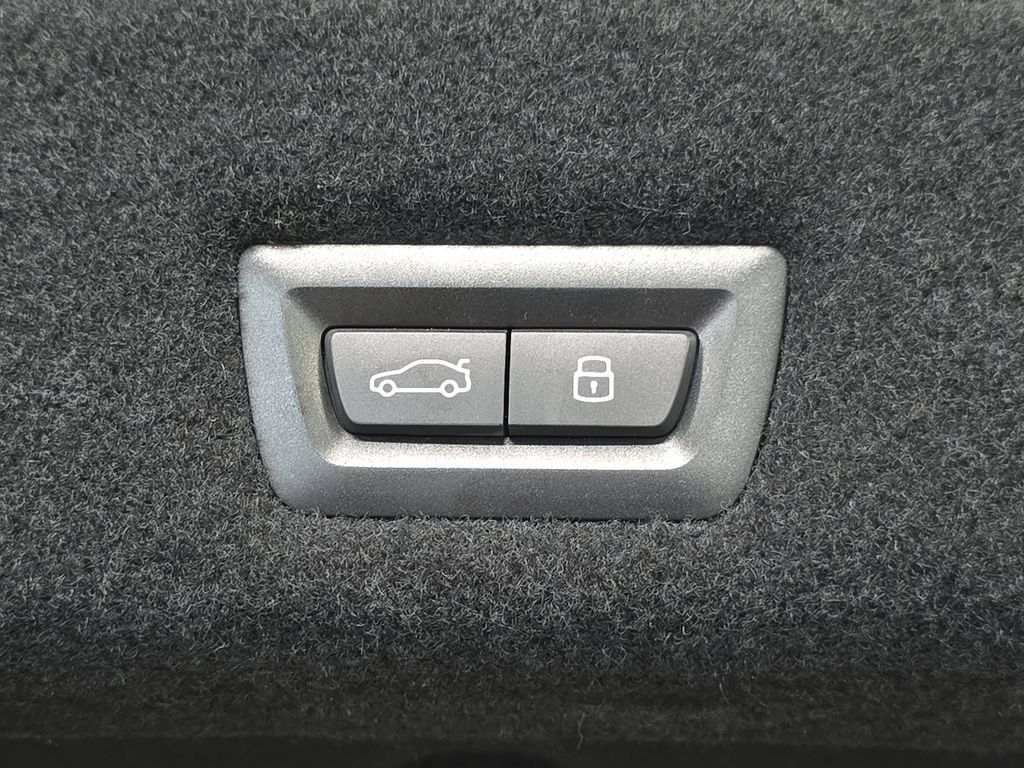 Certified 2023 BMW 760i xDrive AWD/4WD image 31