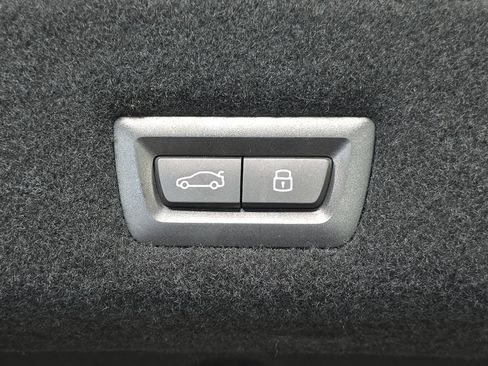 Used 2023 BMW 760i xDrive AWD/4WD image 31