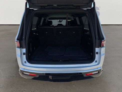 Used 2024 Jeep Wagoneer L Series II w/ Flexible Seating Group AWD/4WD image 14