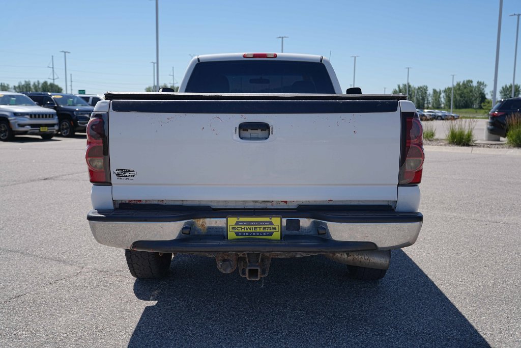 Used 2006 Chevrolet Silverado 2500 W/T w/ Heavy-Duty Power Package AWD/4WD image 7
