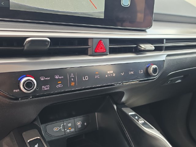 Certified 2025 Kia Sorento S w/ Panoramic Sunroof Package FWD image 26