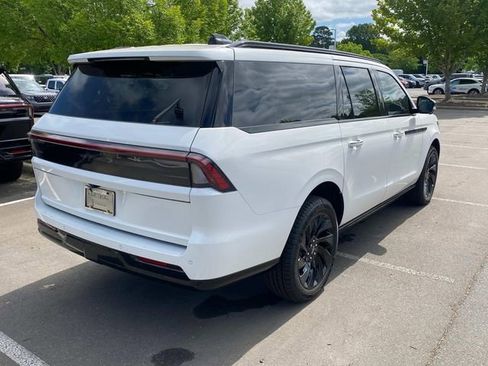 New 2026 Lincoln Navigator L Reserve AWD/4WD image 30