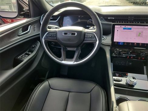 New 2025 Jeep Grand Cherokee Limited image 10