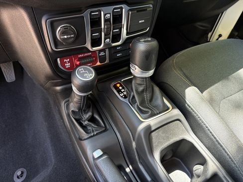 Used 2025 Jeep Wrangler Unlimited Sport AWD/4WD image 29