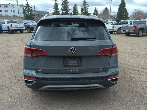 Used 2023 Volkswagen Taos SE AWD/4WD image 9