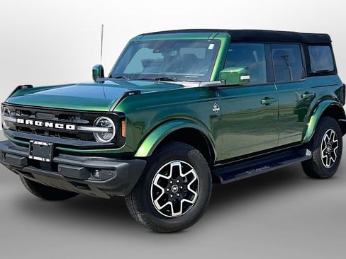 Used 2025 Ford Bronco Outer Banks AWD/4WD image 13