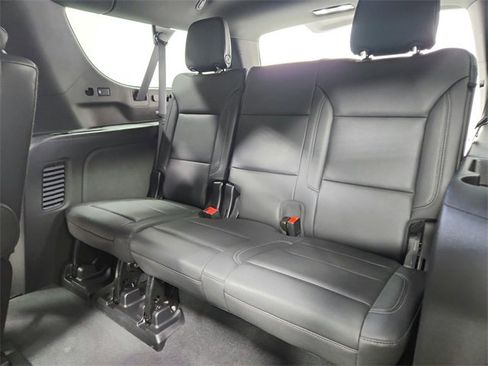 Used 2024 Chevrolet Suburban LT w/ Luxury Package image 38