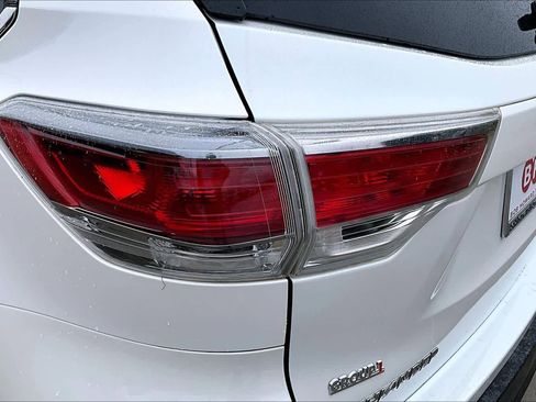 Used 2015 Toyota Highlander Plus FWD image 28