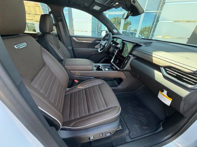 New 2027 GMC Acadia Denali Ultimate w/ LPO, Floor Liner Package AWD/4WD image 21