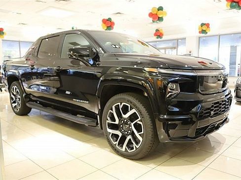 New 2024 Chevrolet Silverado EV RST image 7