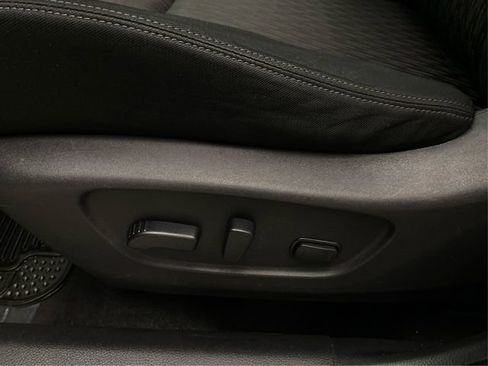 Used 2018 Nissan Rogue SV AWD/4WD image 23