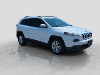 Used 2018 Jeep Cherokee Latitude Plus w/ Cold Weather Group FWD video 2