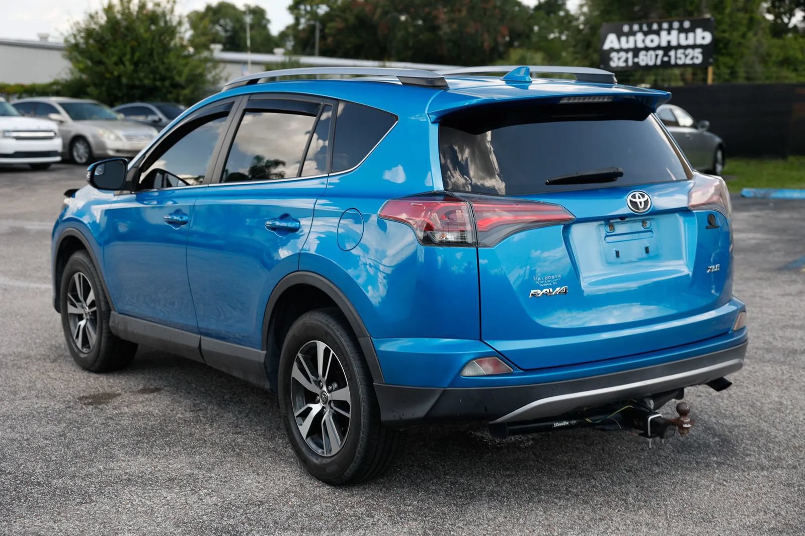 Used 2017 Toyota RAV4 XLE FWD image 3