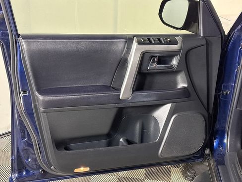 Used 2021 Toyota 4Runner SR5 AWD/4WD image 10