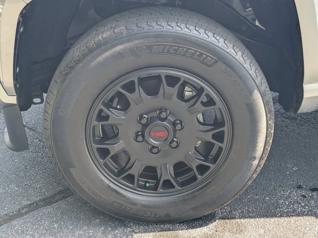 Used 2025 Toyota Tacoma SR5 AWD/4WD image 11