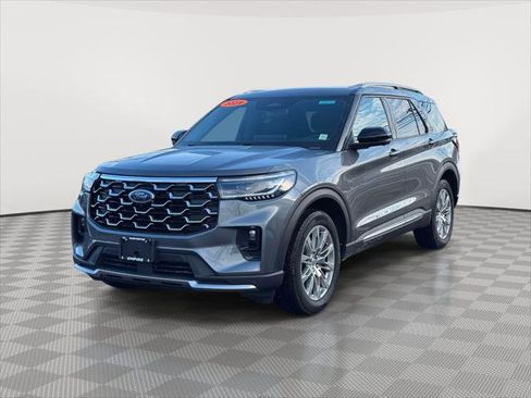 Used 2025 Ford Explorer Platinum image 3