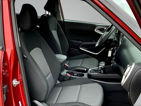 Used 2025 Kia Soul LX w/ LX Technology Package FWD image 28