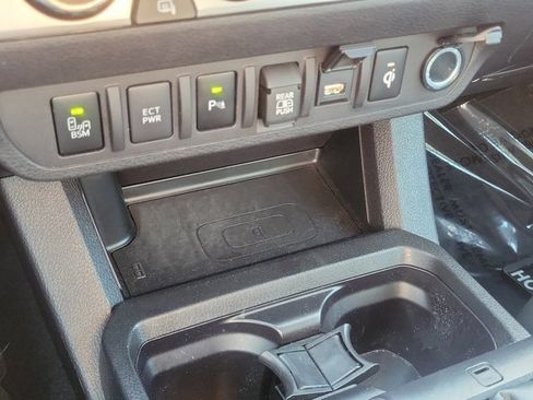 Used 2022 Toyota Tacoma Limited image 23