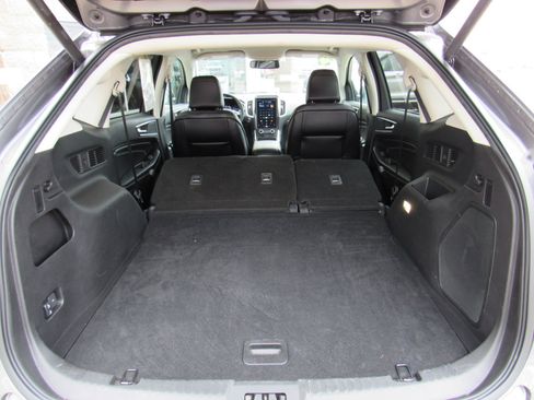 Used 2024 Ford Edge Titanium image 37