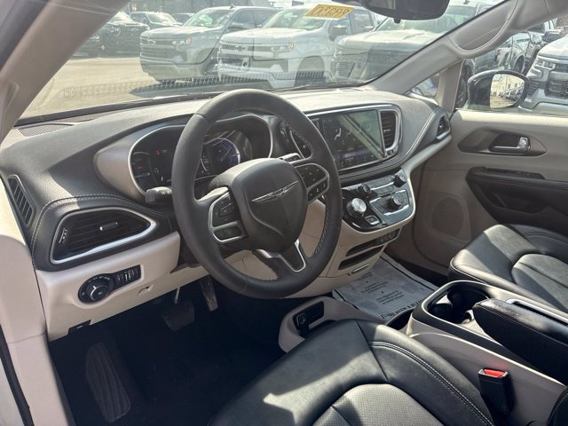 Used 2024 Chrysler Pacifica Limited FWD image 9