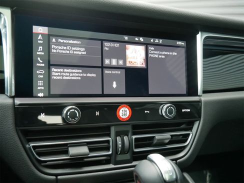 Used 2025 Porsche Macan image 16