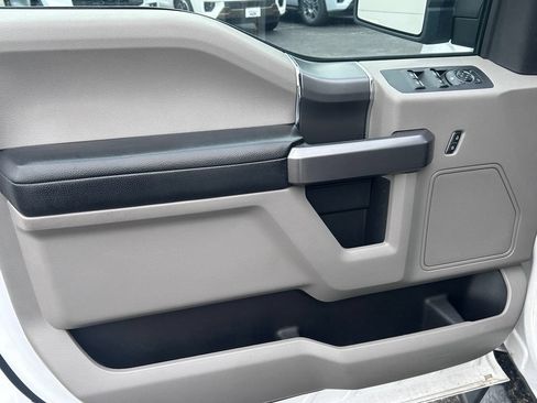 Used 2019 Ford F150 XLT w/ Equipment Group 302A Luxury AWD/4WD image 9