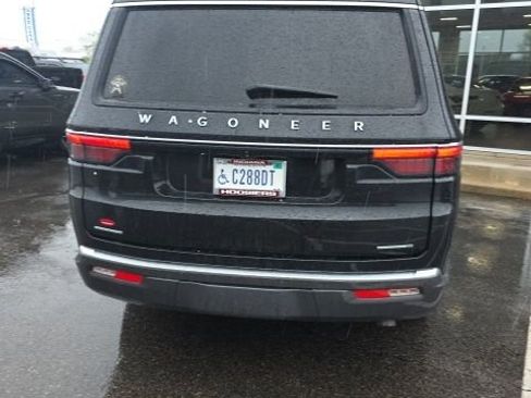 Used 2022 Jeep Wagoneer Series III w/ Premium Group I image 7