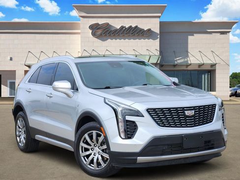 Used 2021 Cadillac XT4 Premium Luxury FWD image 1