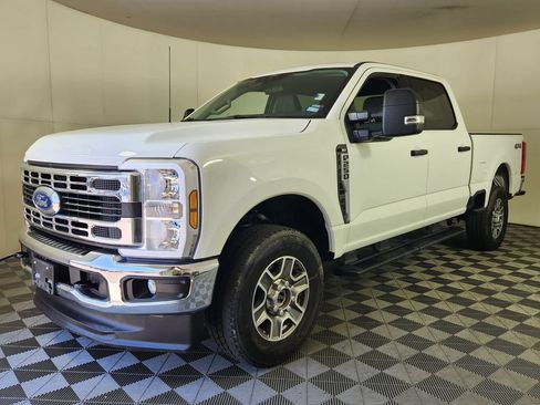 Used 2025 Ford F250 XLT AWD/4WD image 3