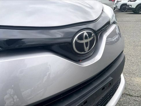 Used 2020 Toyota C-HR XLE image 29