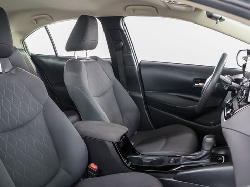Used 2021 Toyota Corolla LE FWD image 26