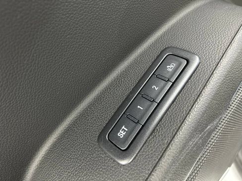 Used 2018 GMC Yukon SLT w/ Premium Edition AWD/4WD image 14