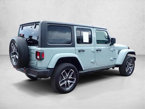 Used 2024 Jeep Wrangler Unlimited w/ Technology Group AWD/4WD image 4