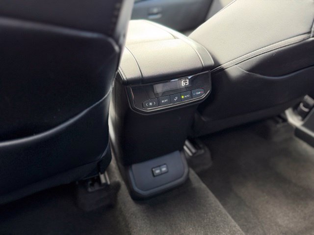 Used 2023 Toyota Highlander XLE AWD/4WD image 22