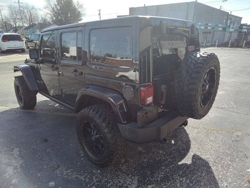 Used 2012 Jeep Wrangler Unlimited Rubicon w/ Dual Top Group image 8